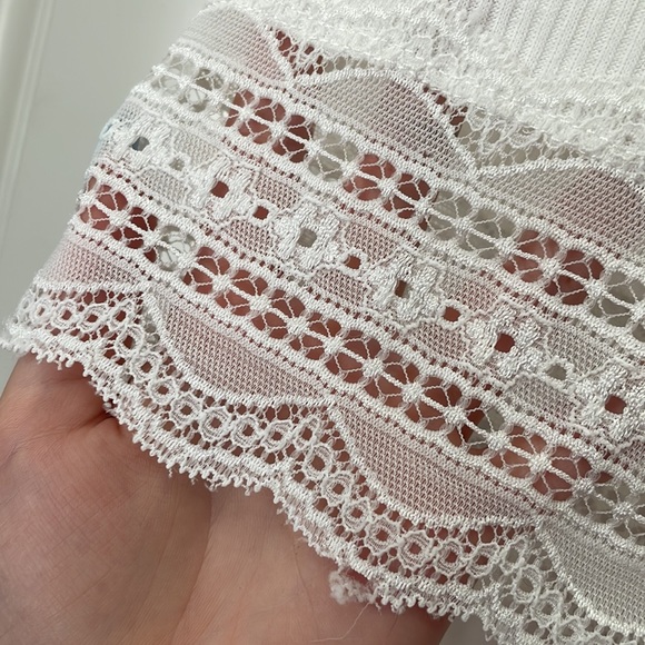 Lacy crop top - Picture 2 of 2